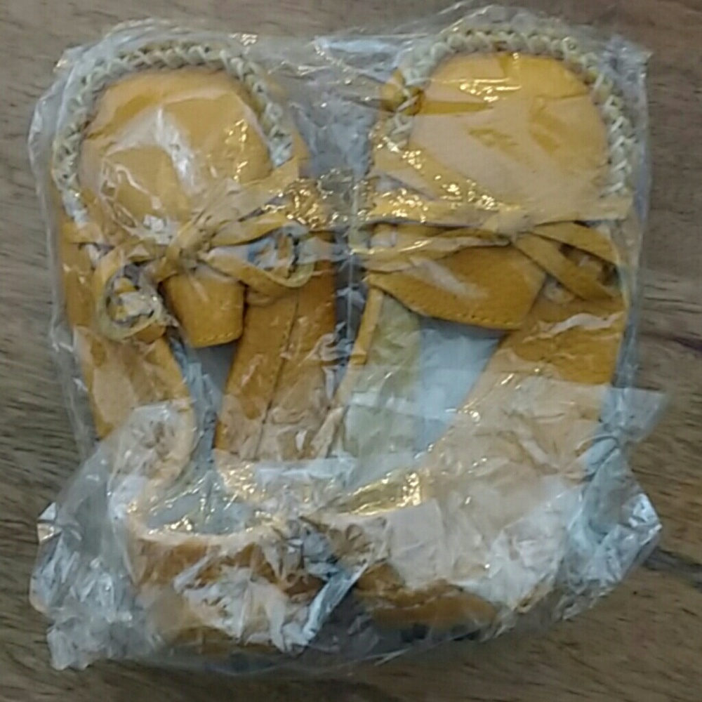 Brand new in package leather mustard yellow - Picture 2 of 4